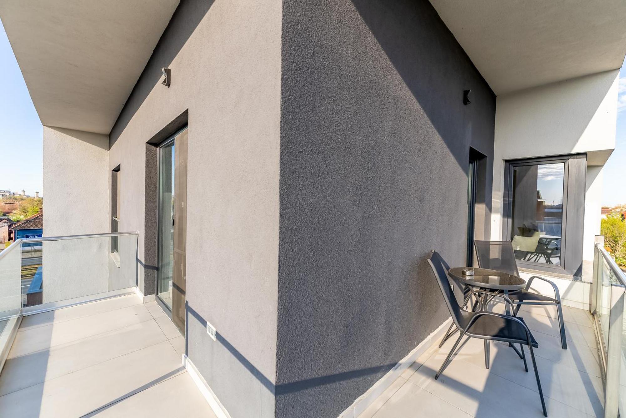 M City Aparthotel Arad Exterior foto
